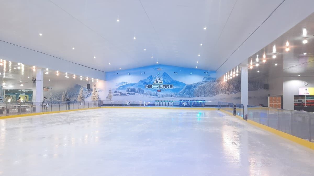 Image MSquare Ice Skating Arena Surabaya 2
