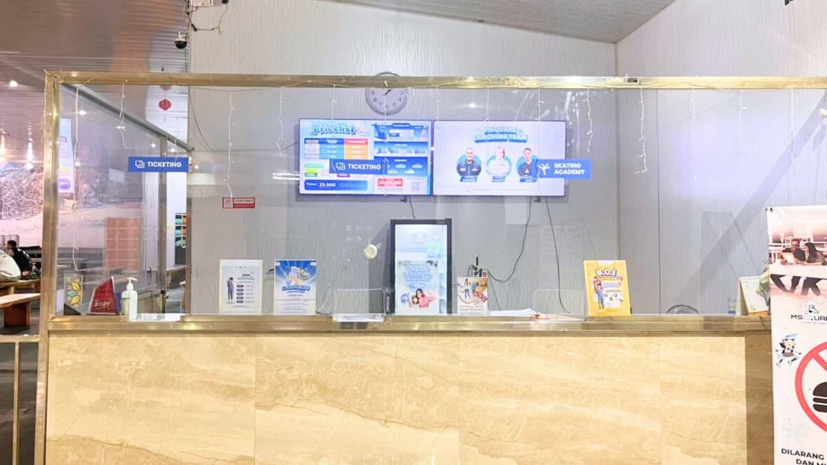 Image MSquare Ice Skating Arena Surabaya 3